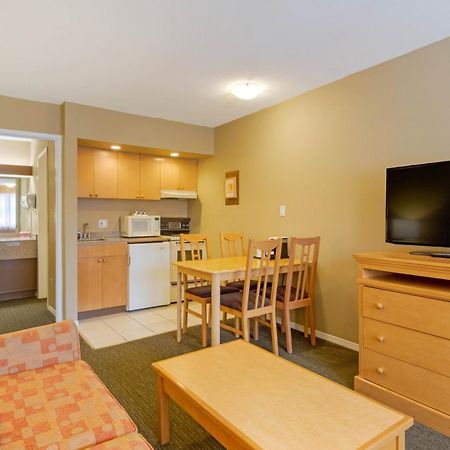 Econo Lodge Inn & Suites North Vancouver Zewnętrze zdjęcie