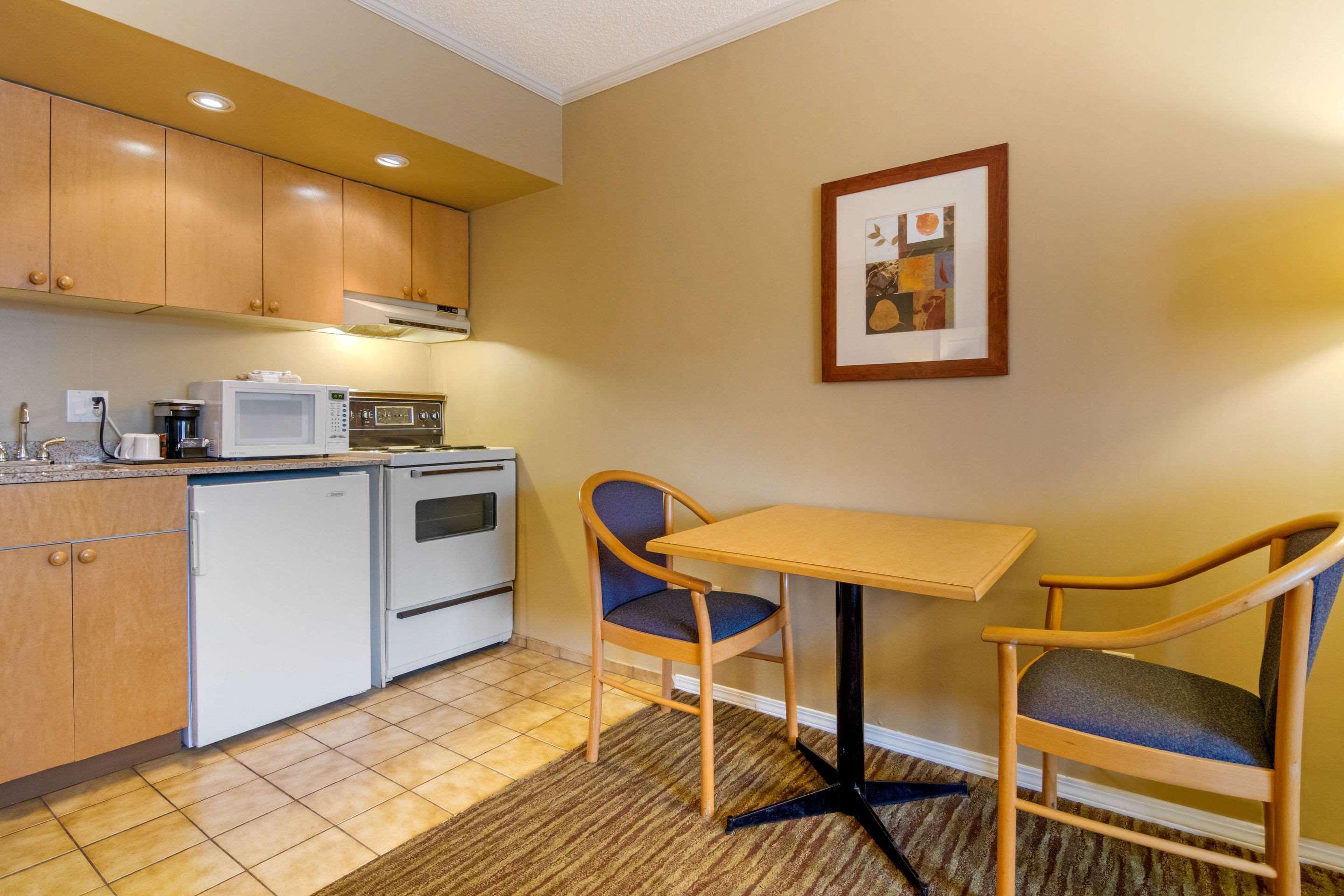 Econo Lodge Inn & Suites North Vancouver Zewnętrze zdjęcie