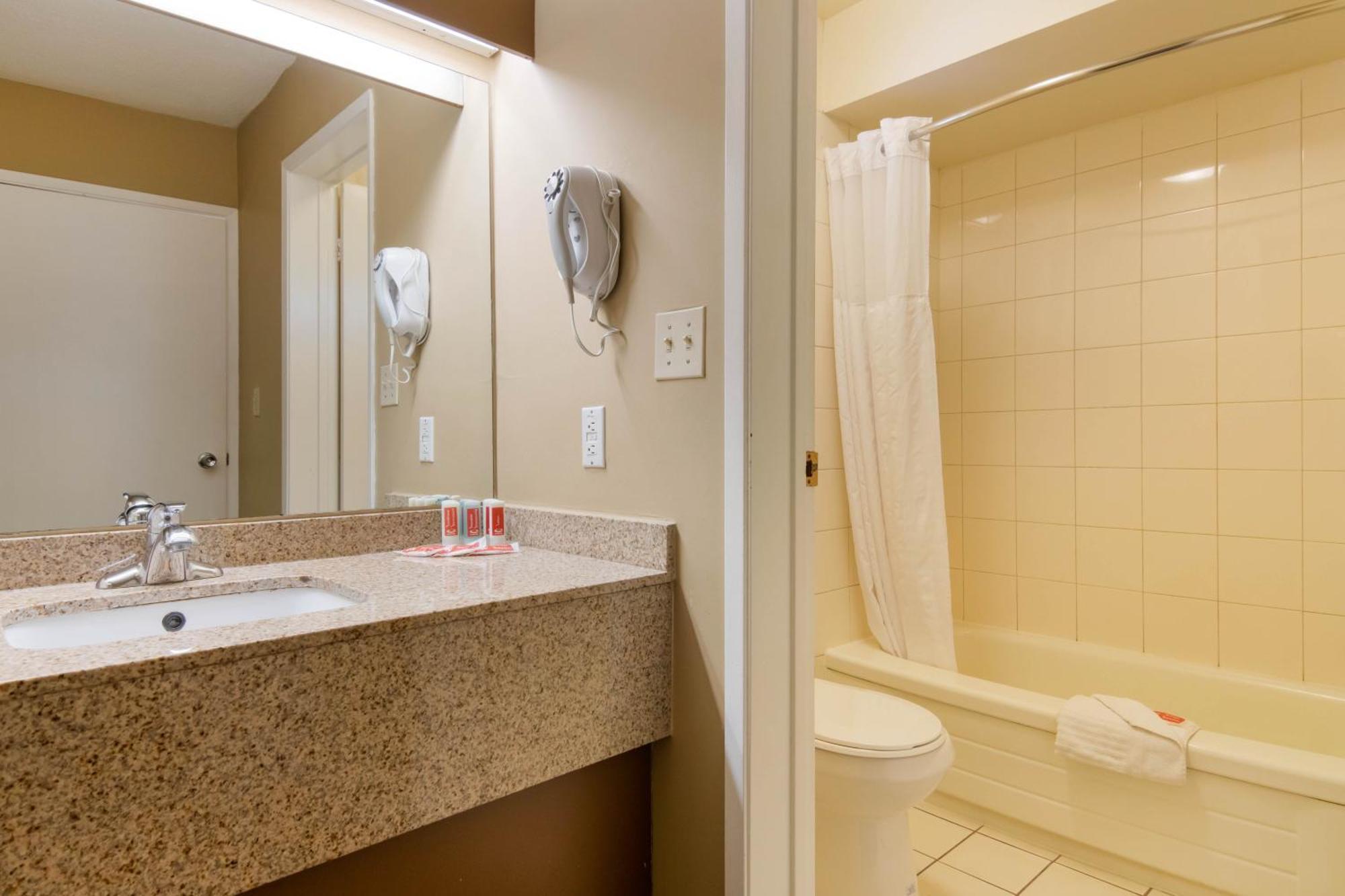 Econo Lodge Inn & Suites North Vancouver Zewnętrze zdjęcie