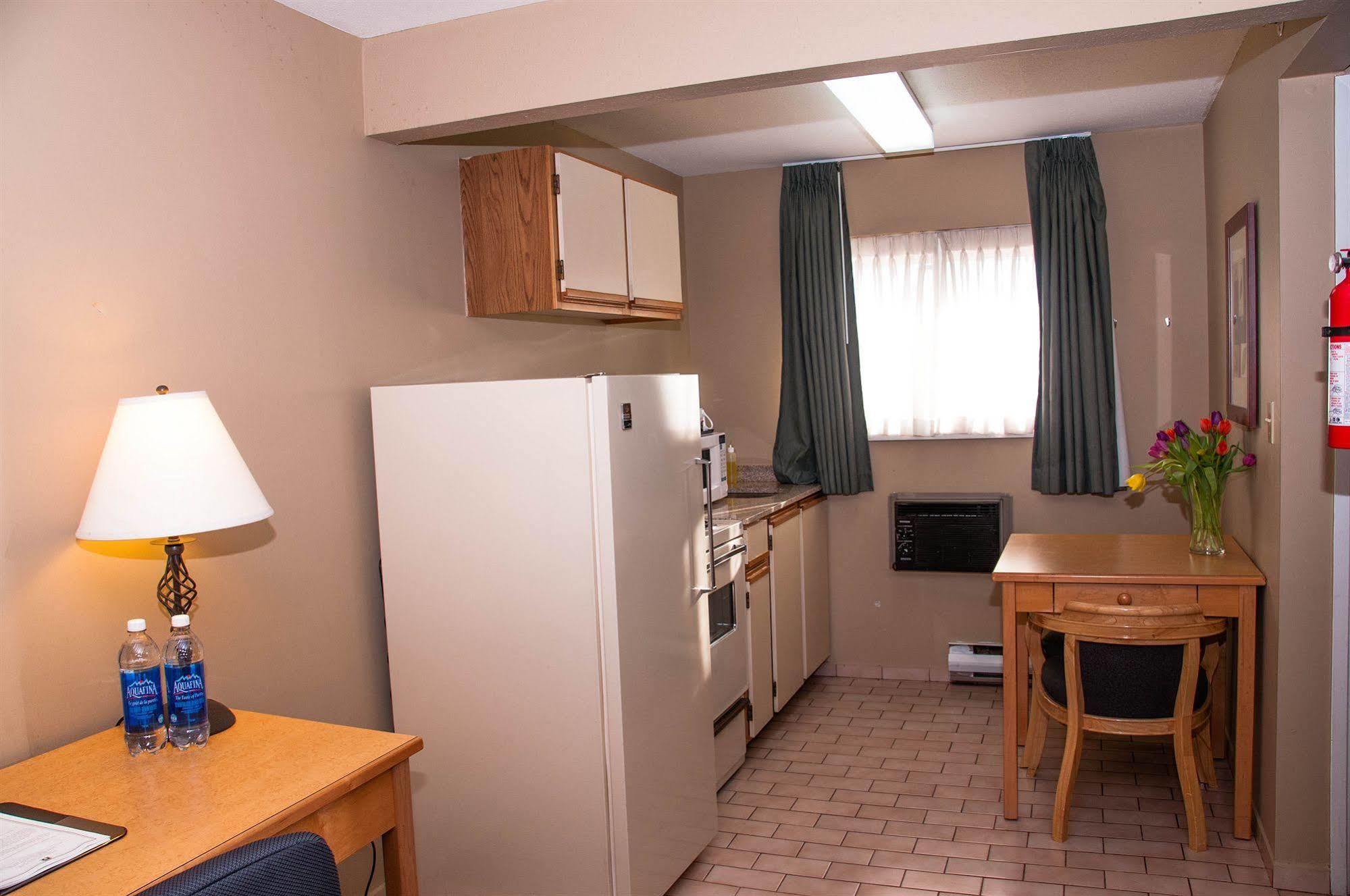 Econo Lodge Inn & Suites North Vancouver Zewnętrze zdjęcie